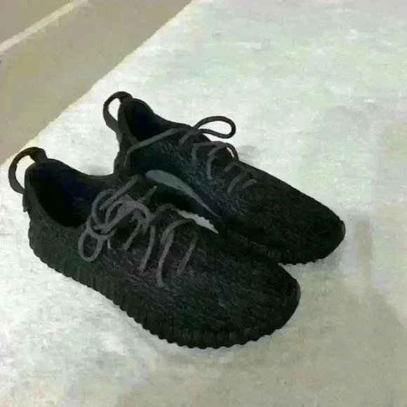 YEEZY 350 BOOST SIZE 11 MENS MAKE A GOOD OFFER!!!!!!!!!!!!! - Picture 2 of 6